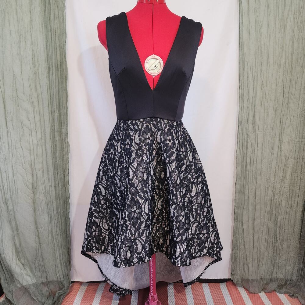 Kimcine Curve Black Fit N Flare Sleeveless V-Neck Hi-Low Party Dress Size M